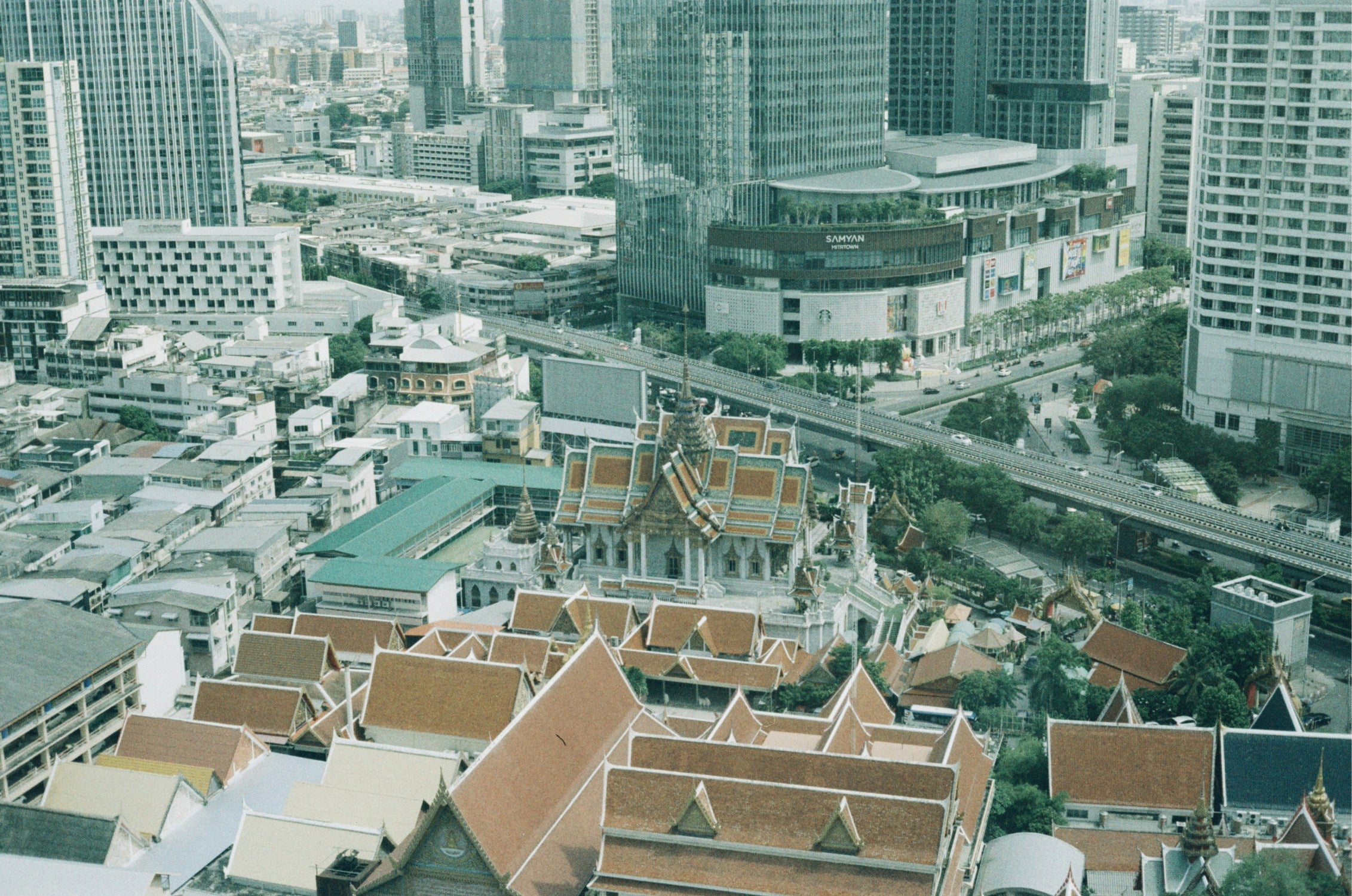 URBAN 400 high grain film photo of a city temple view in Bangkok.